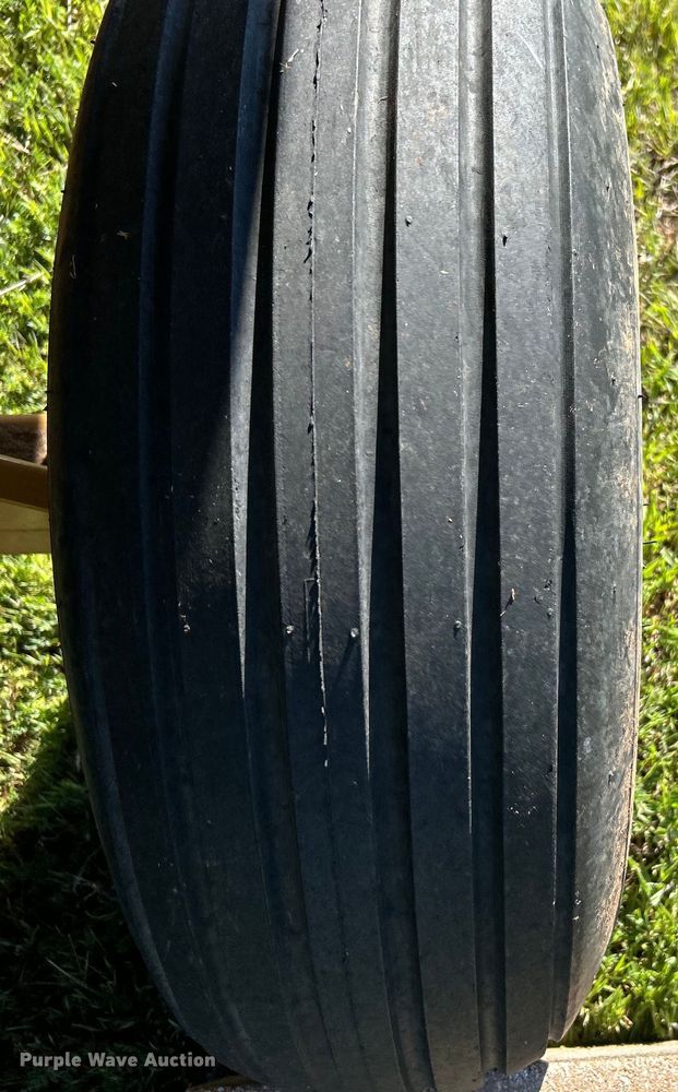 image for item DO1068 Haybuster H1000 bale processor