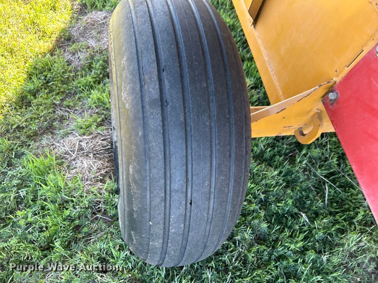 image for item DO1068 Haybuster H1000 bale processor