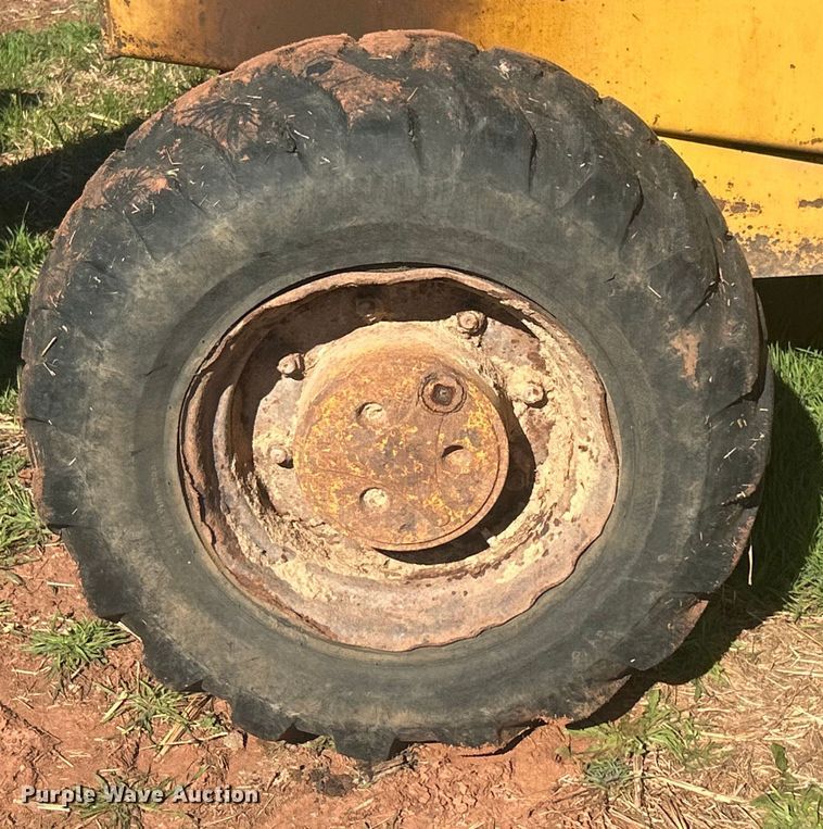 image for item DO1069 John Deere 210LE landscape tractor