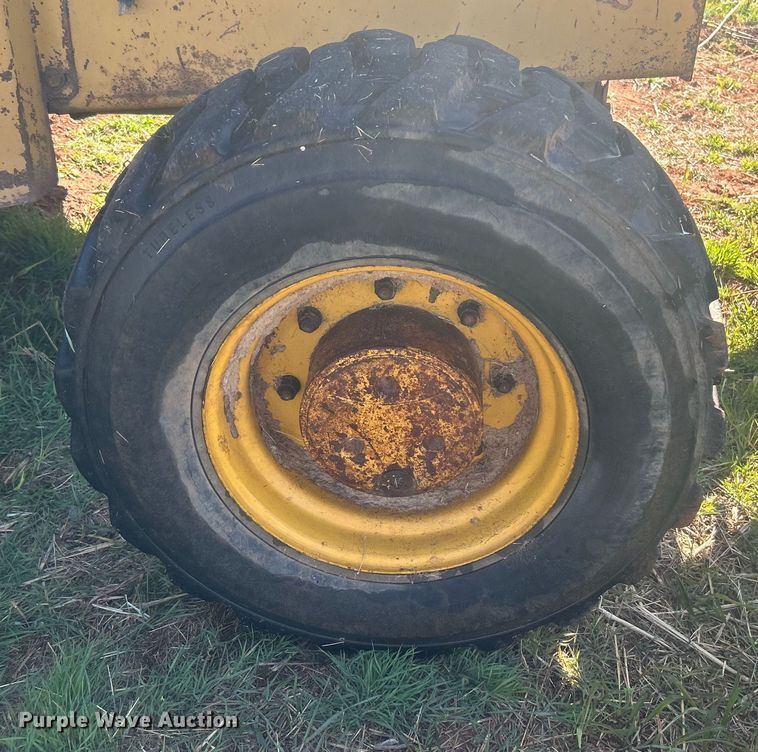 image for item DO1069 John Deere 210LE landscape tractor