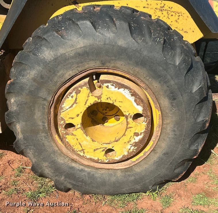 image for item DO1069 John Deere 210LE landscape tractor