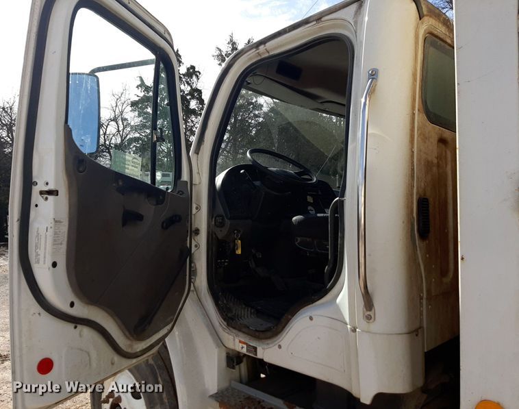 image for item DP2730 2019 Freightliner Business Class M2 106 refuse truck