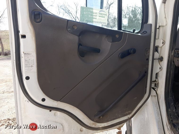 image for item DP2730 2019 Freightliner Business Class M2 106 refuse truck