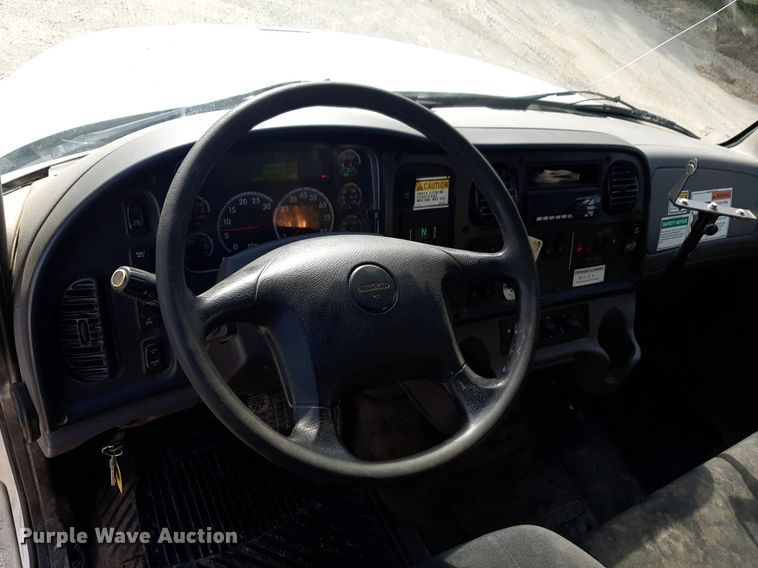 image for item DP2730 2019 Freightliner Business Class M2 106 refuse truck