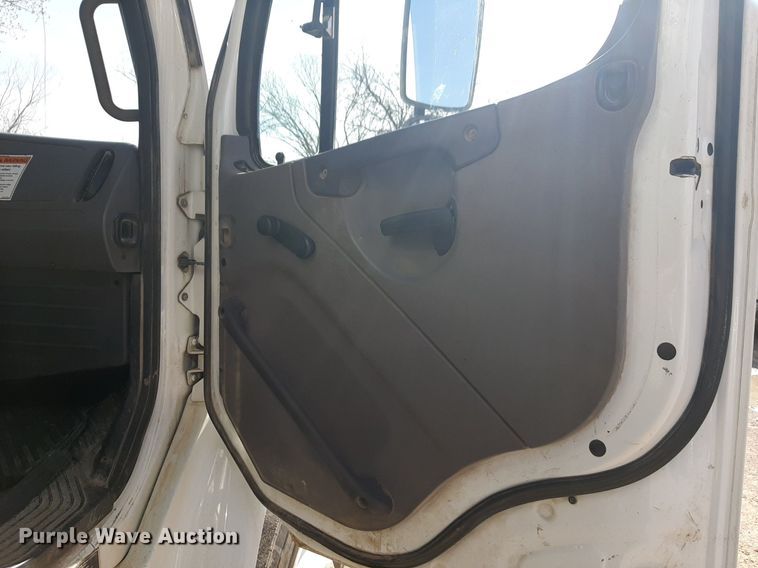 image for item DP2730 2019 Freightliner Business Class M2 106 refuse truck