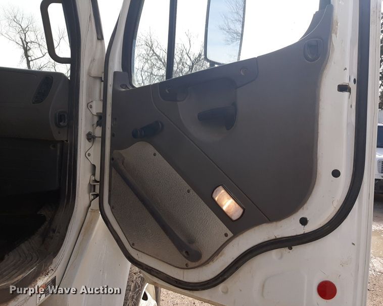 image for item DP2731 2021 Freightliner  Business Class M2 106 refuse truck