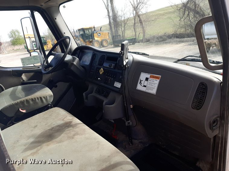 image for item DP2731 2021 Freightliner  Business Class M2 106 refuse truck