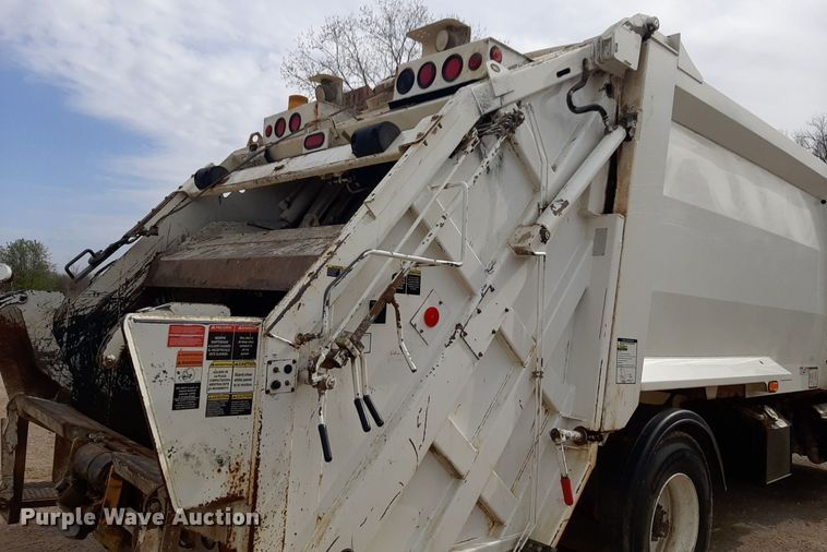 image for item DP2732 2015 Freightliner Business Class M2 106 refuse truck