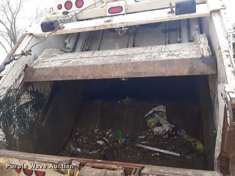 image for item DP2732 2015 Freightliner Business Class M2 106 refuse truck