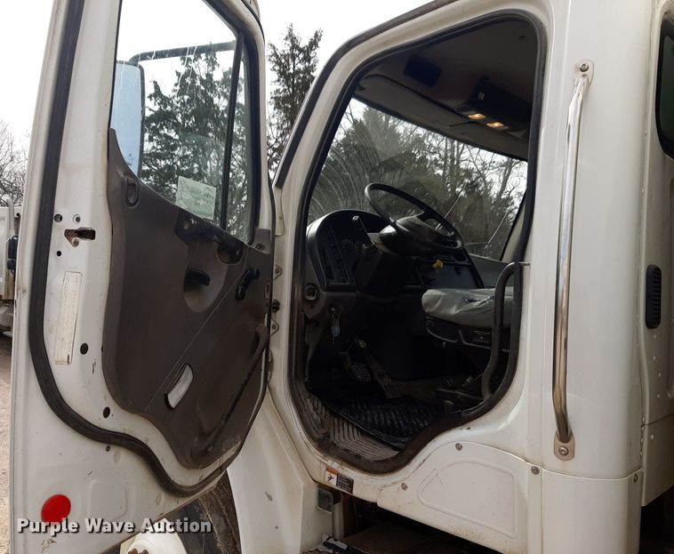 image for item DP2732 2015 Freightliner Business Class M2 106 refuse truck