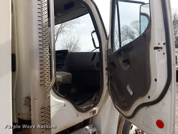 image for item DP2732 2015 Freightliner Business Class M2 106 refuse truck