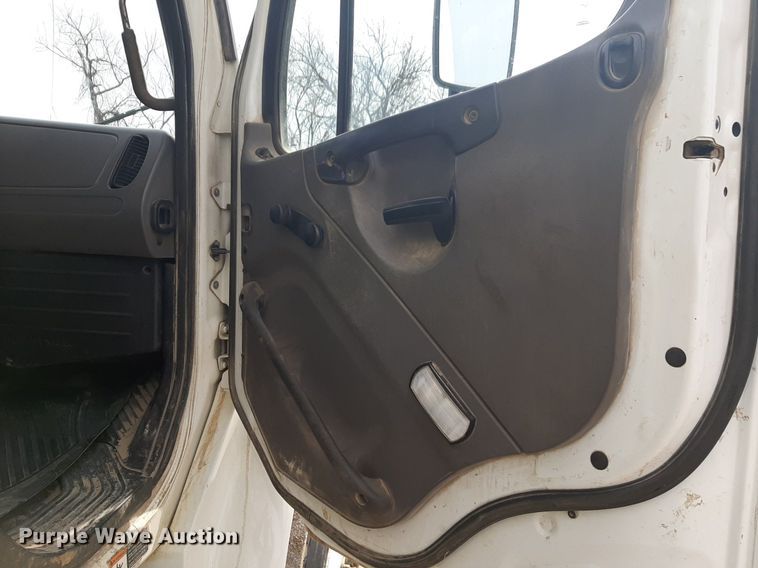 image for item DP2732 2015 Freightliner Business Class M2 106 refuse truck