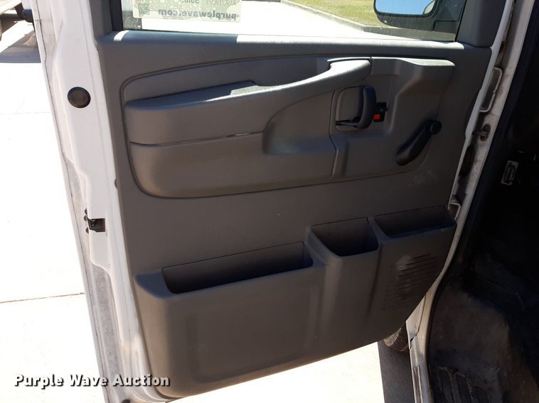 image for item DP2742 2007 Chevrolet Express 2500 van