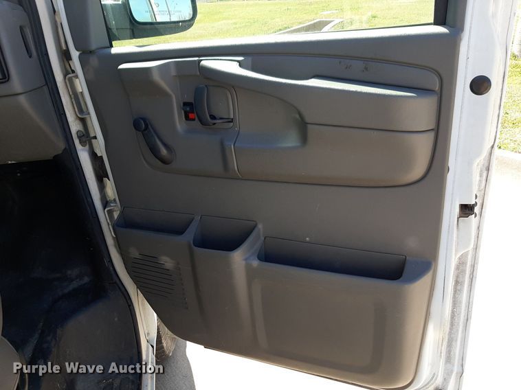 image for item DP2742 2007 Chevrolet Express 2500 van