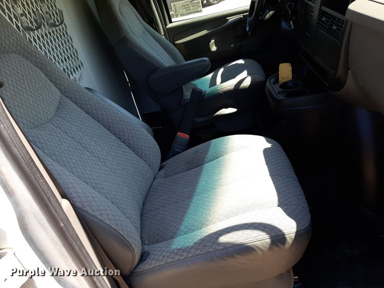 image for item DP2742 2007 Chevrolet Express 2500 van