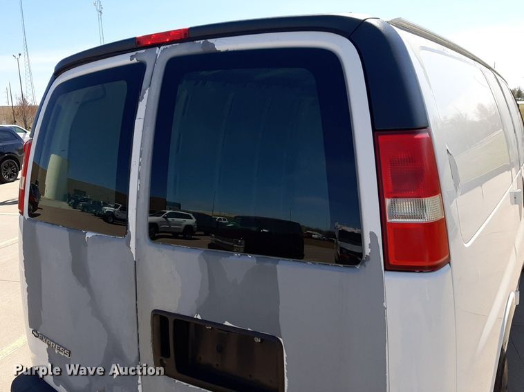image for item DP2745 2007 Chevrolet Express 2500 van