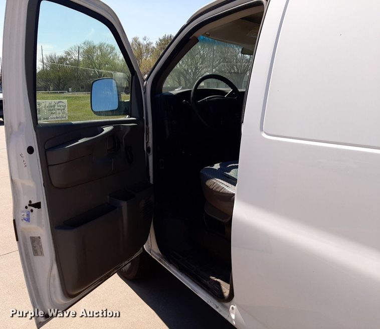 image for item DP2745 2007 Chevrolet Express 2500 van
