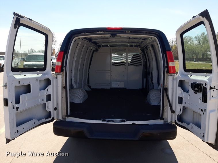 image for item DP2745 2007 Chevrolet Express 2500 van