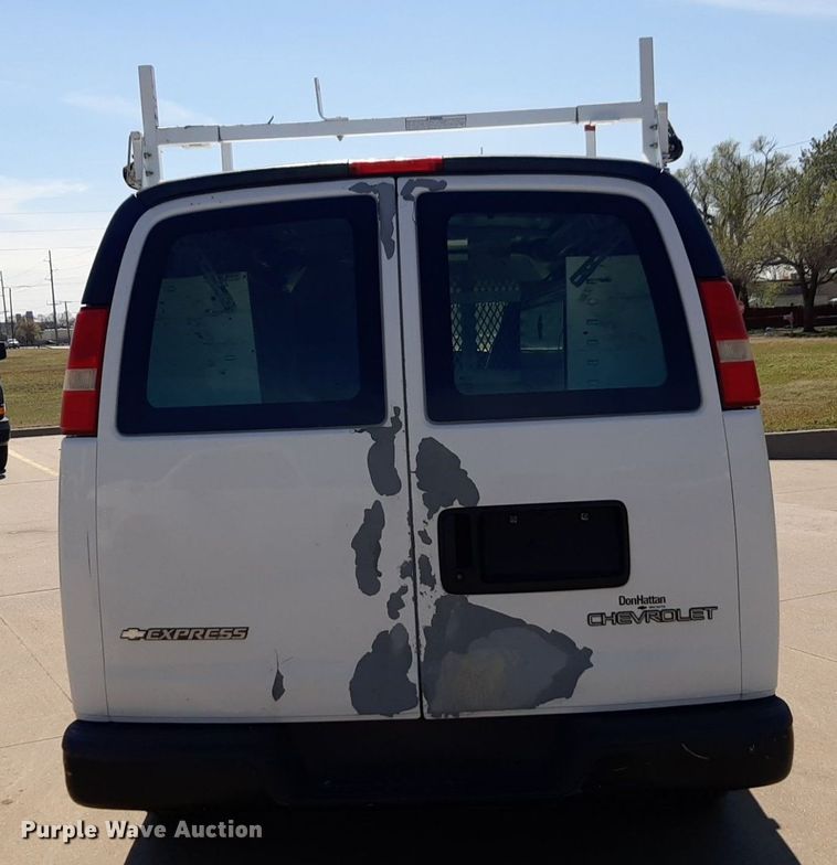 image for item DP2746 2005 Chevrolet  Express 2500 van