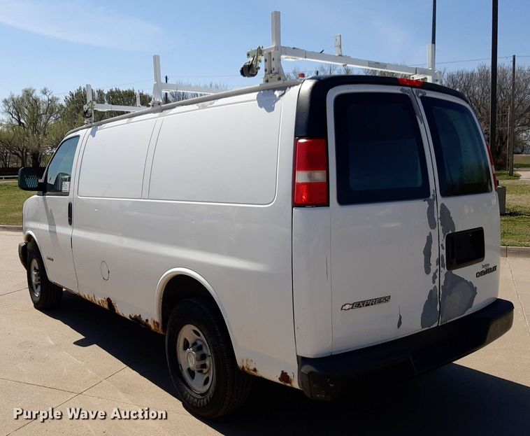 image for item DP2746 2005 Chevrolet  Express 2500 van