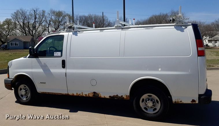 image for item DP2746 2005 Chevrolet  Express 2500 van