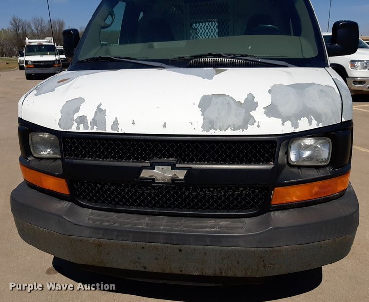 image for item DP2746 2005 Chevrolet  Express 2500 van