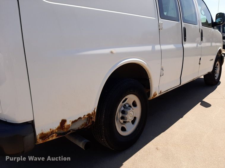 image for item DP2746 2005 Chevrolet  Express 2500 van