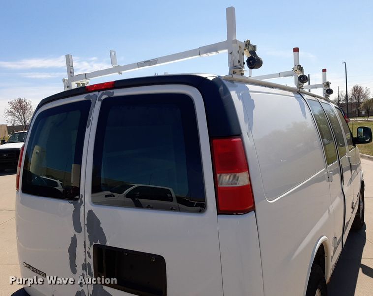 image for item DP2746 2005 Chevrolet  Express 2500 van