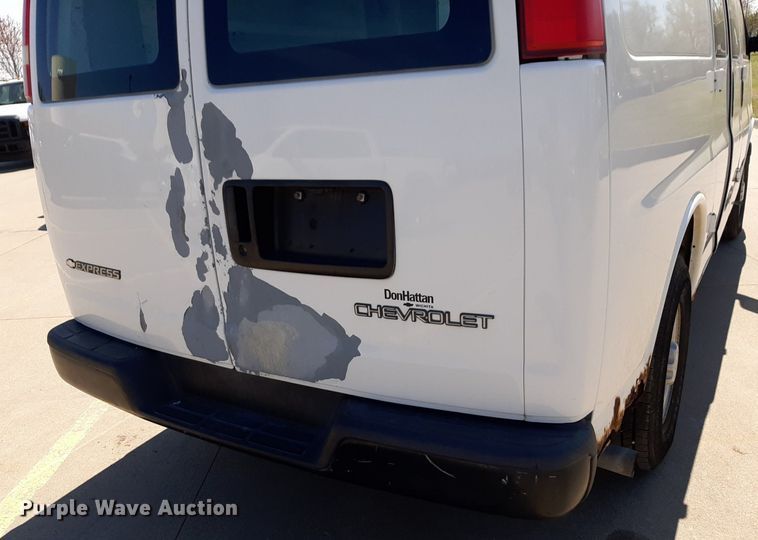 image for item DP2746 2005 Chevrolet  Express 2500 van