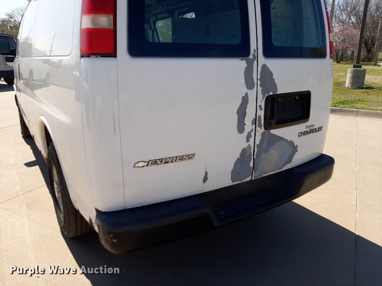 image for item DP2746 2005 Chevrolet  Express 2500 van