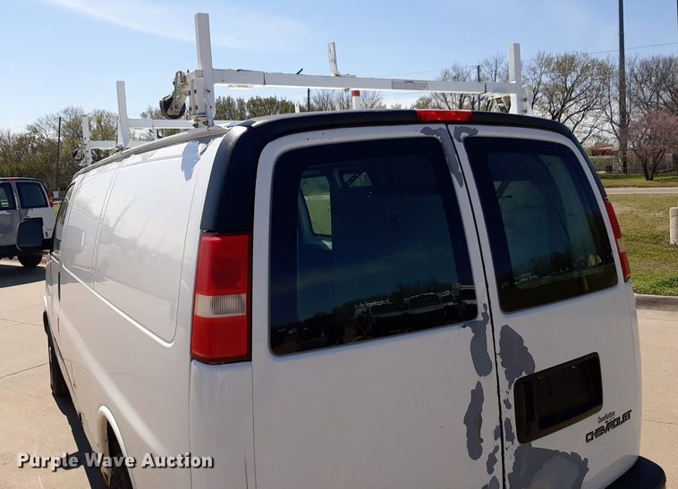 image for item DP2746 2005 Chevrolet  Express 2500 van