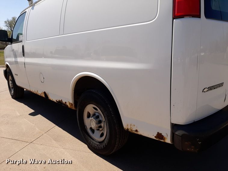 image for item DP2746 2005 Chevrolet  Express 2500 van