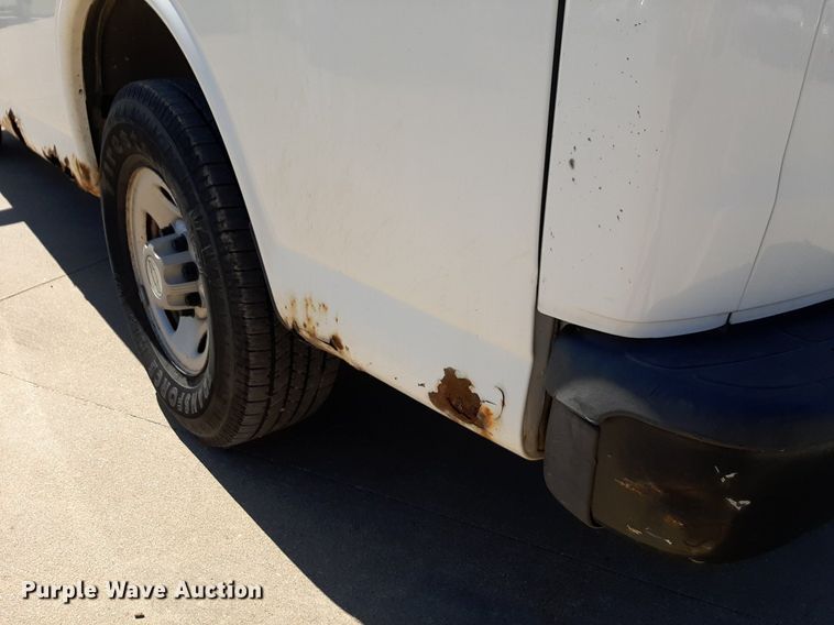 image for item DP2746 2005 Chevrolet  Express 2500 van