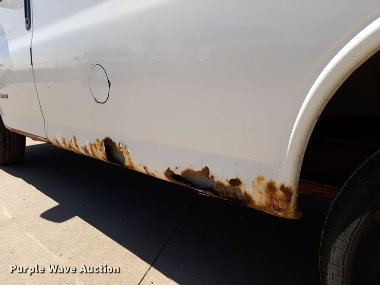 image for item DP2746 2005 Chevrolet  Express 2500 van