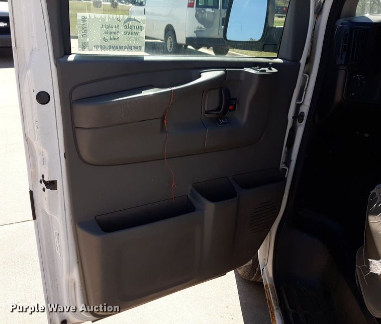 image for item DP2746 2005 Chevrolet  Express 2500 van