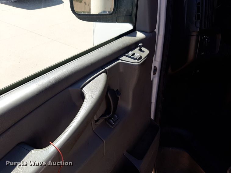 image for item DP2746 2005 Chevrolet  Express 2500 van