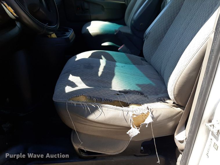 image for item DP2746 2005 Chevrolet  Express 2500 van