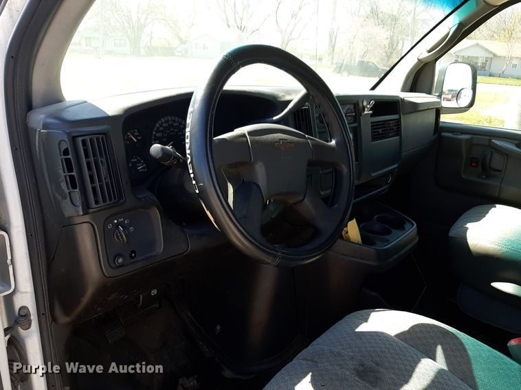 image for item DP2746 2005 Chevrolet  Express 2500 van