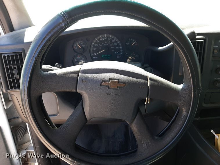 image for item DP2746 2005 Chevrolet  Express 2500 van