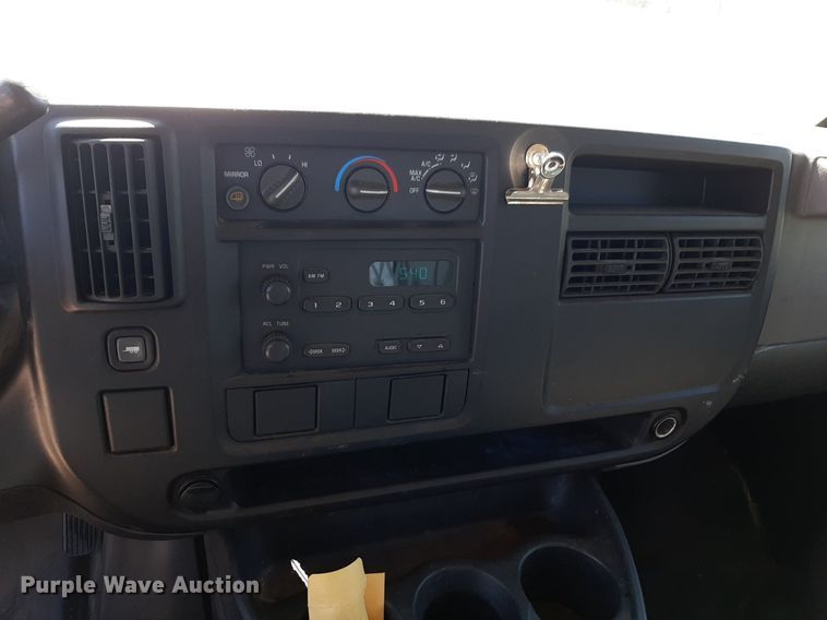 image for item DP2746 2005 Chevrolet  Express 2500 van