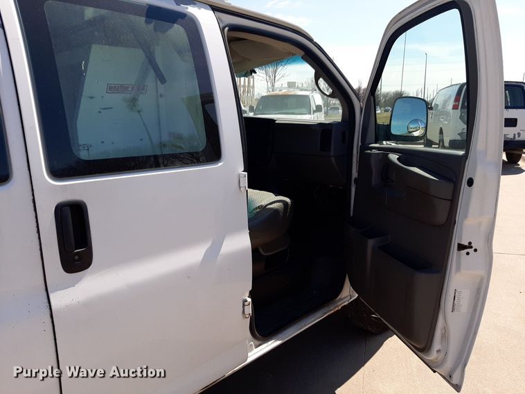 image for item DP2746 2005 Chevrolet  Express 2500 van