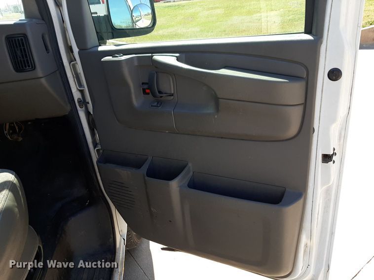 image for item DP2746 2005 Chevrolet  Express 2500 van