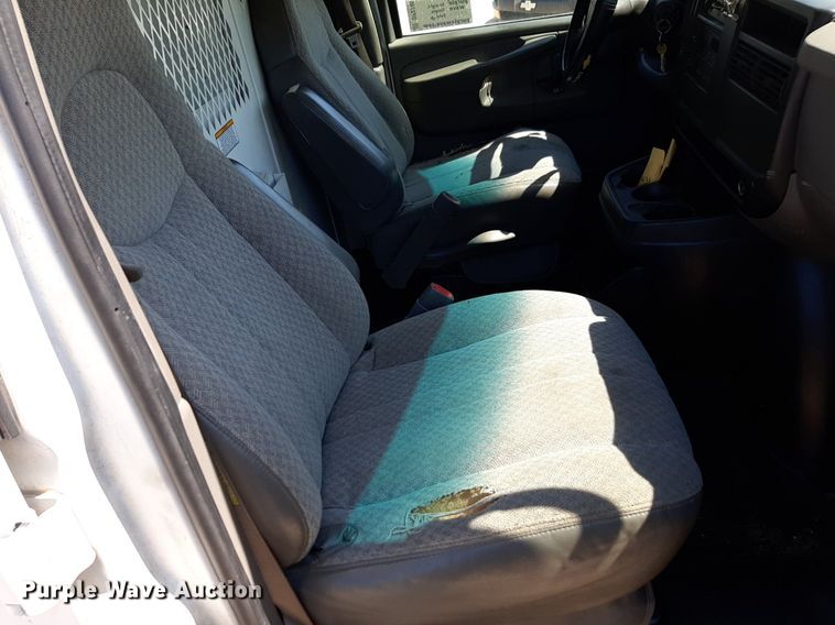 image for item DP2746 2005 Chevrolet  Express 2500 van