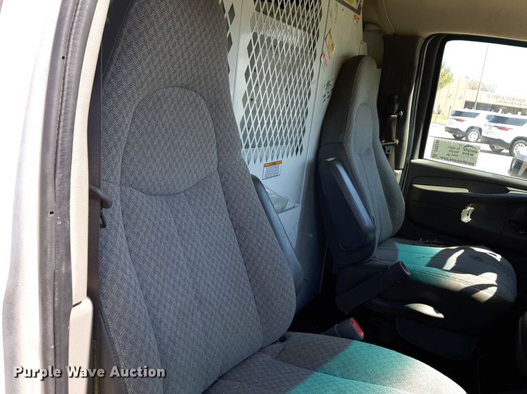 image for item DP2746 2005 Chevrolet  Express 2500 van
