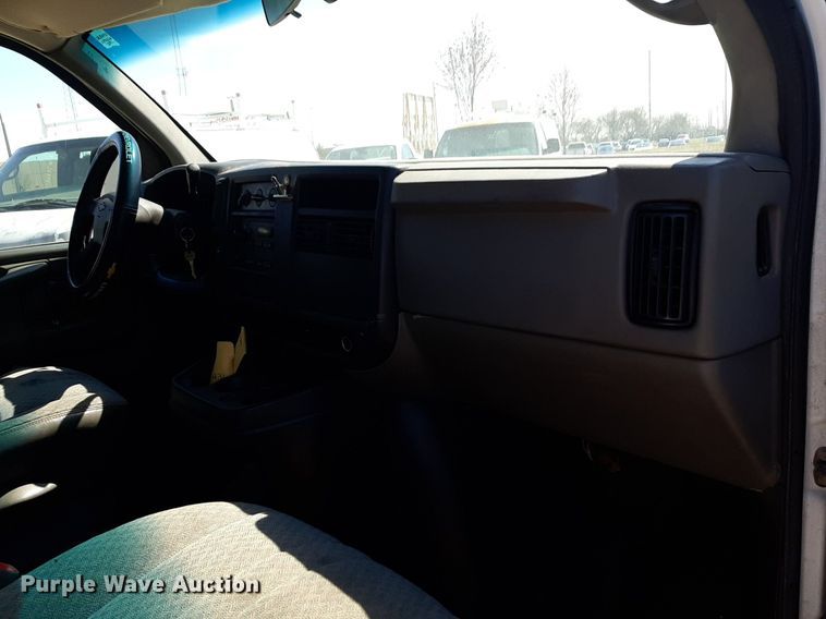 image for item DP2746 2005 Chevrolet  Express 2500 van