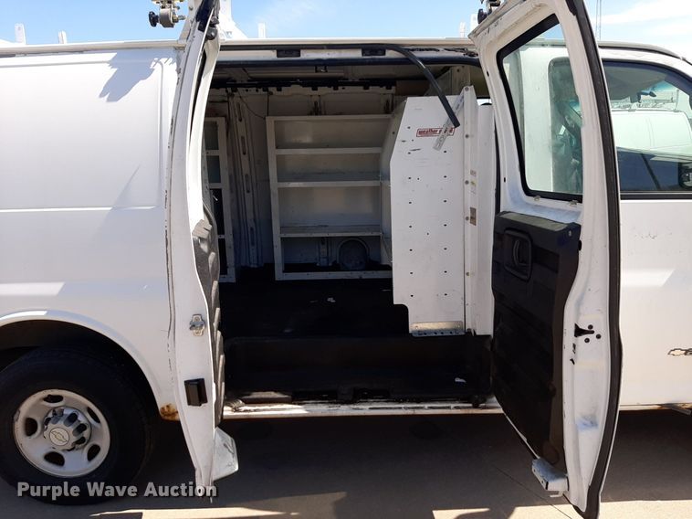 image for item DP2746 2005 Chevrolet  Express 2500 van