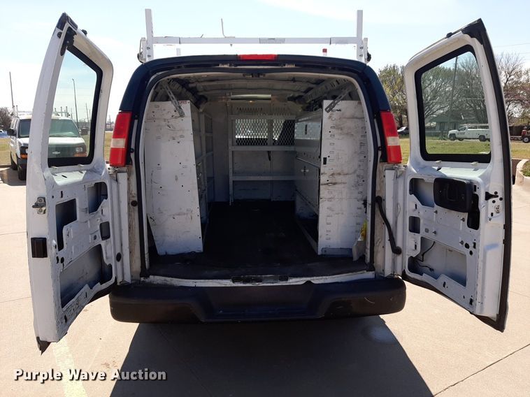 image for item DP2746 2005 Chevrolet  Express 2500 van