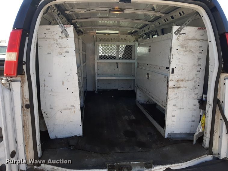 image for item DP2746 2005 Chevrolet  Express 2500 van