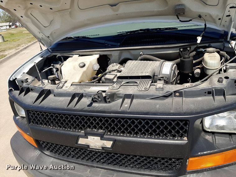 image for item DP2746 2005 Chevrolet  Express 2500 van
