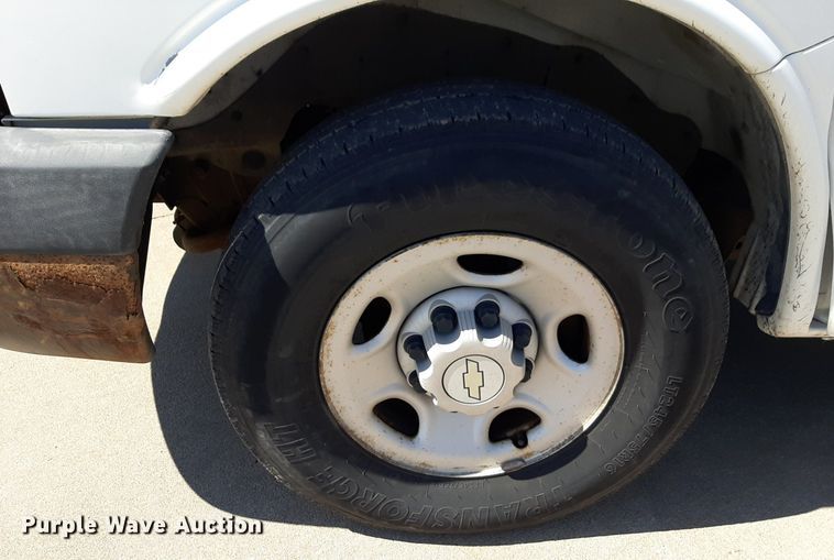 image for item DP2746 2005 Chevrolet  Express 2500 van